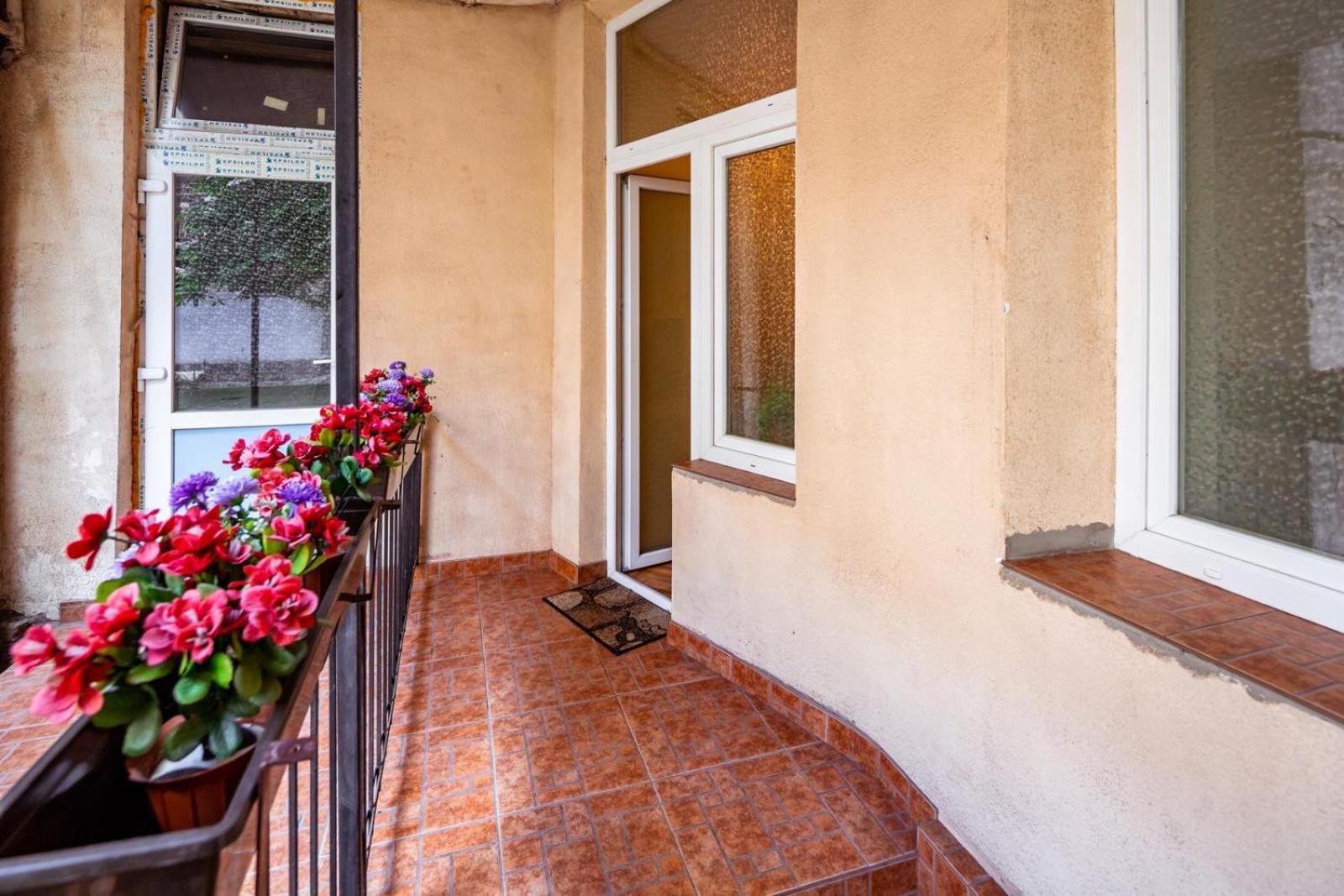 2 Rooms Central Anna Apartment Lviv Ngoại thất bức ảnh
