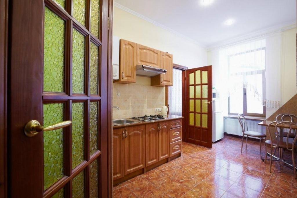 2 Rooms Central Anna Apartment Lviv Ngoại thất bức ảnh
