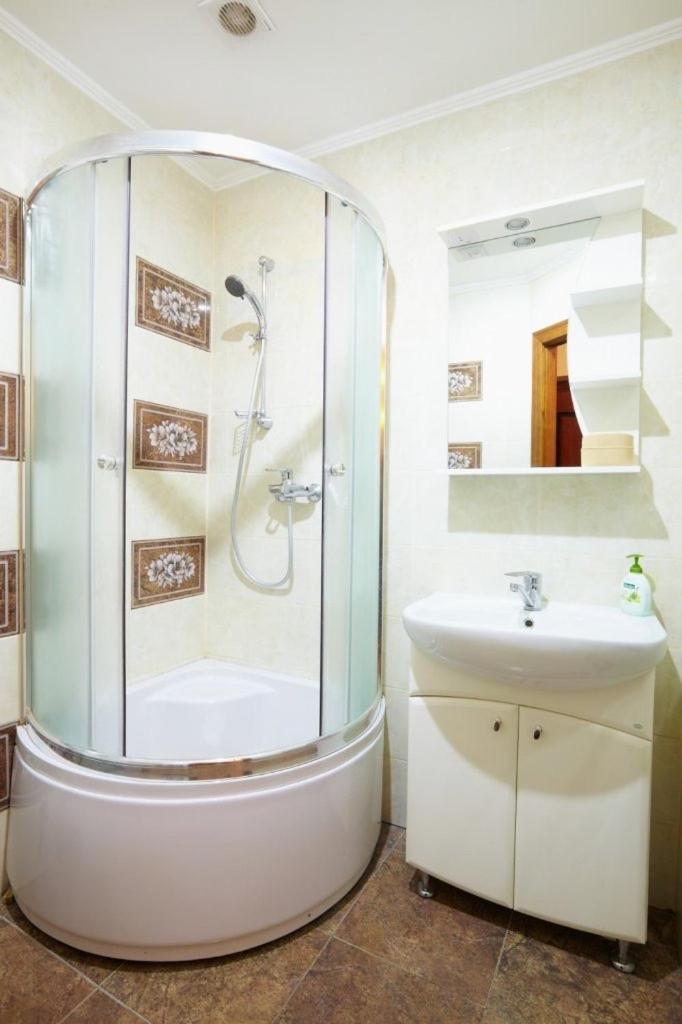2 Rooms Central Anna Apartment Lviv Ngoại thất bức ảnh